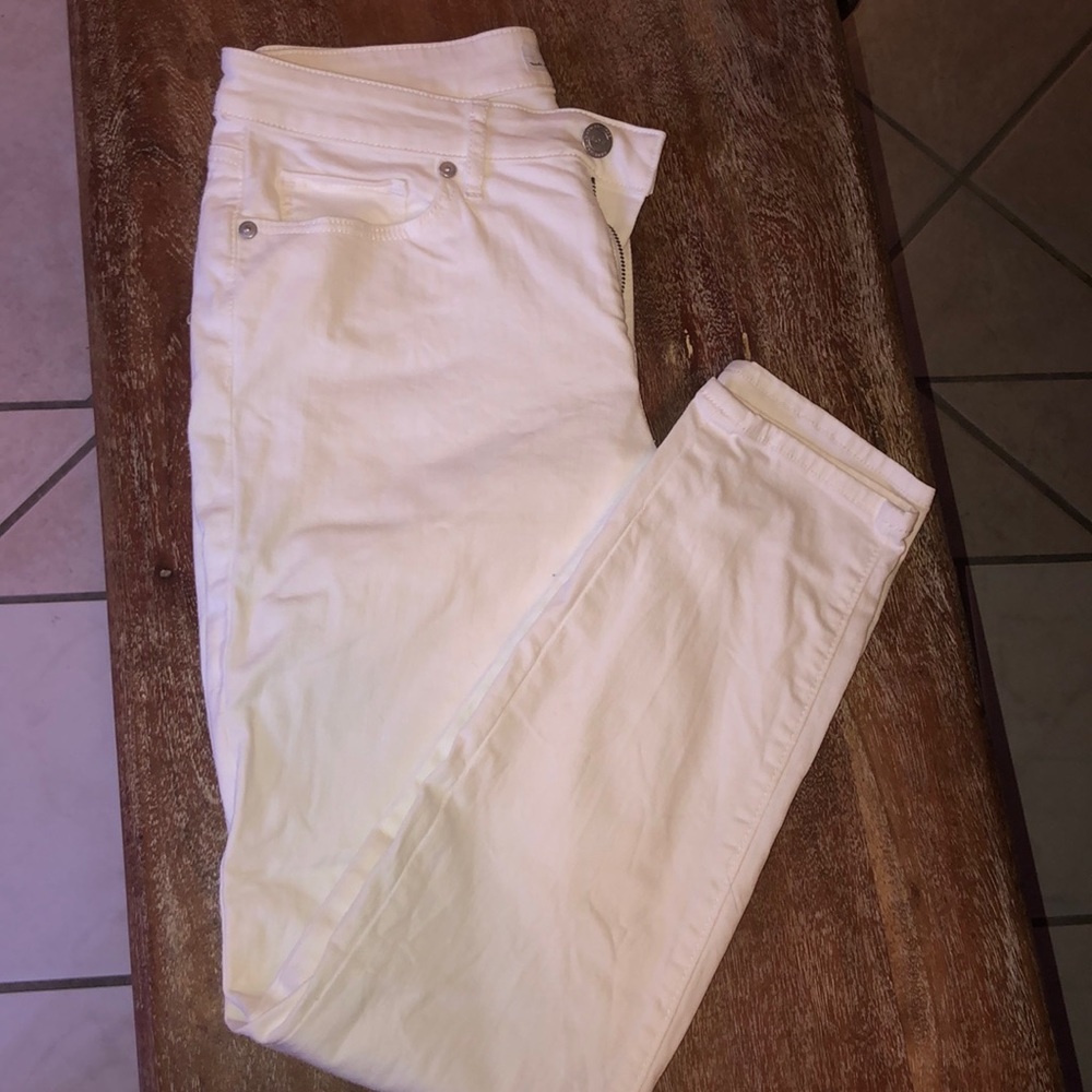 Everyone needs a good white jean!